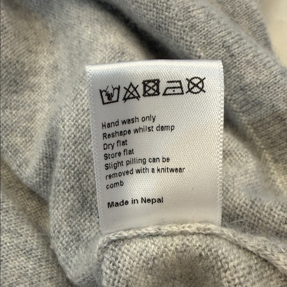 ME + EM Cashmere Sweater Size Large - Picture 5 of 8